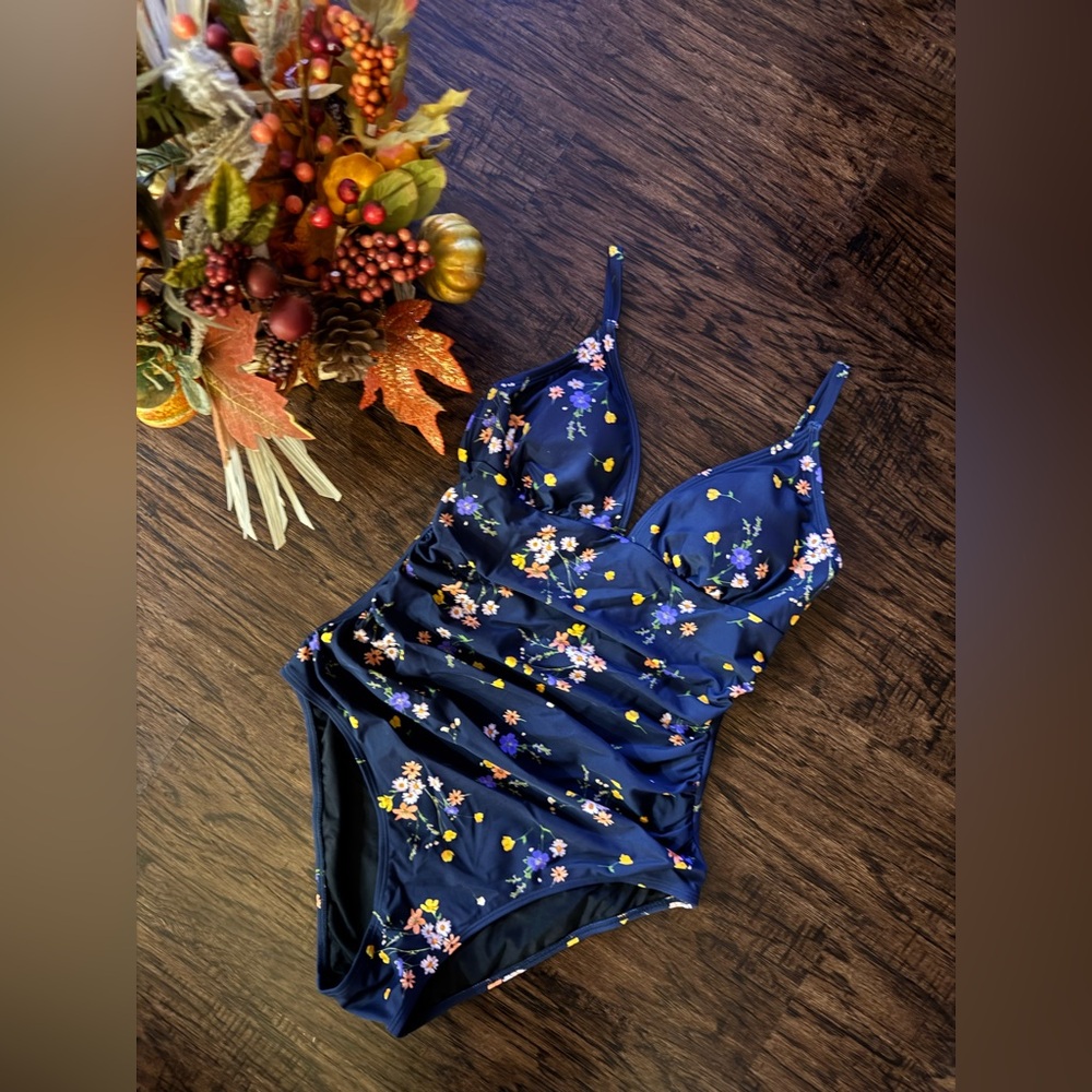 Cupshe Navy Floral One-Piece Swimsuit - Picture 3 of 7